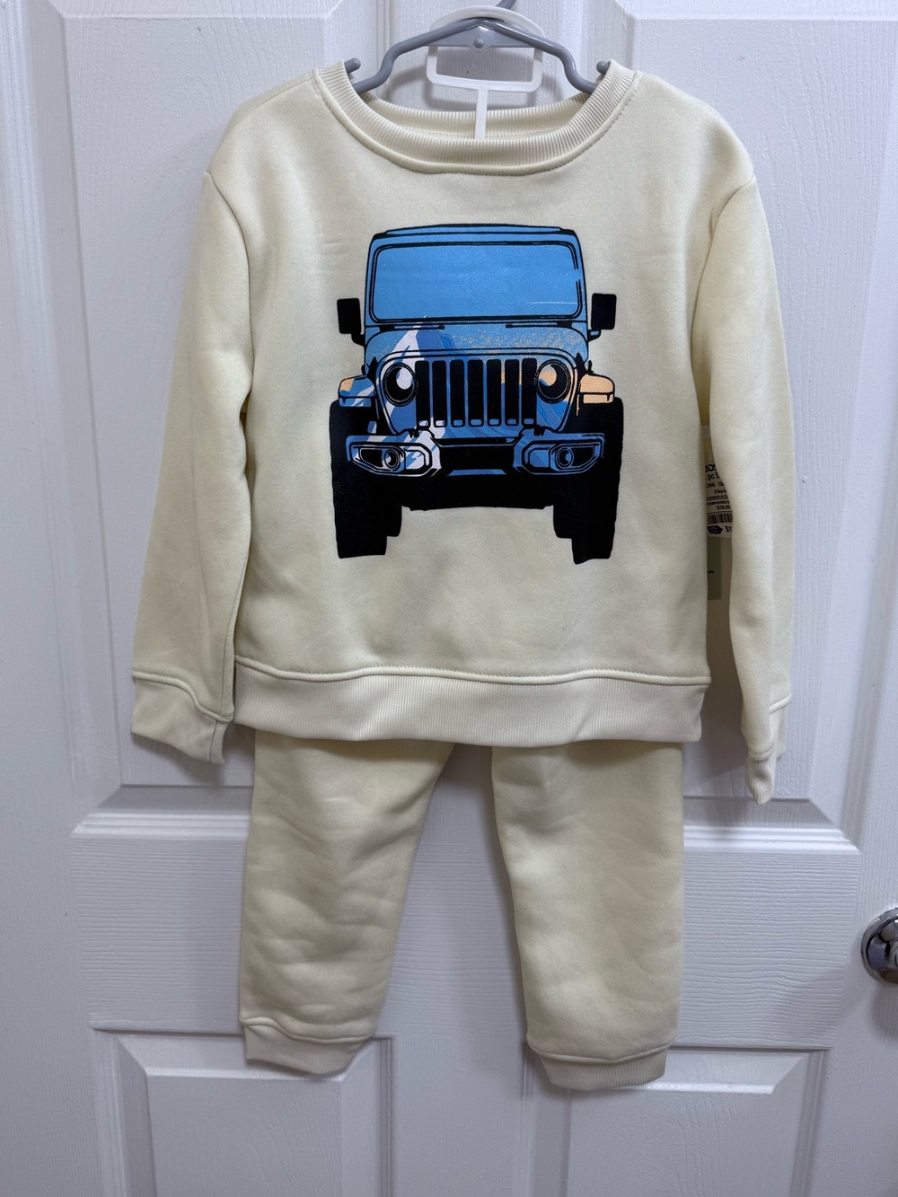 NWT Kids Cream Set with Blue Jeep Graphic, Size 5